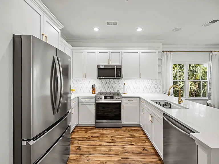 201 Windward Point Dr #201 — Photo 3