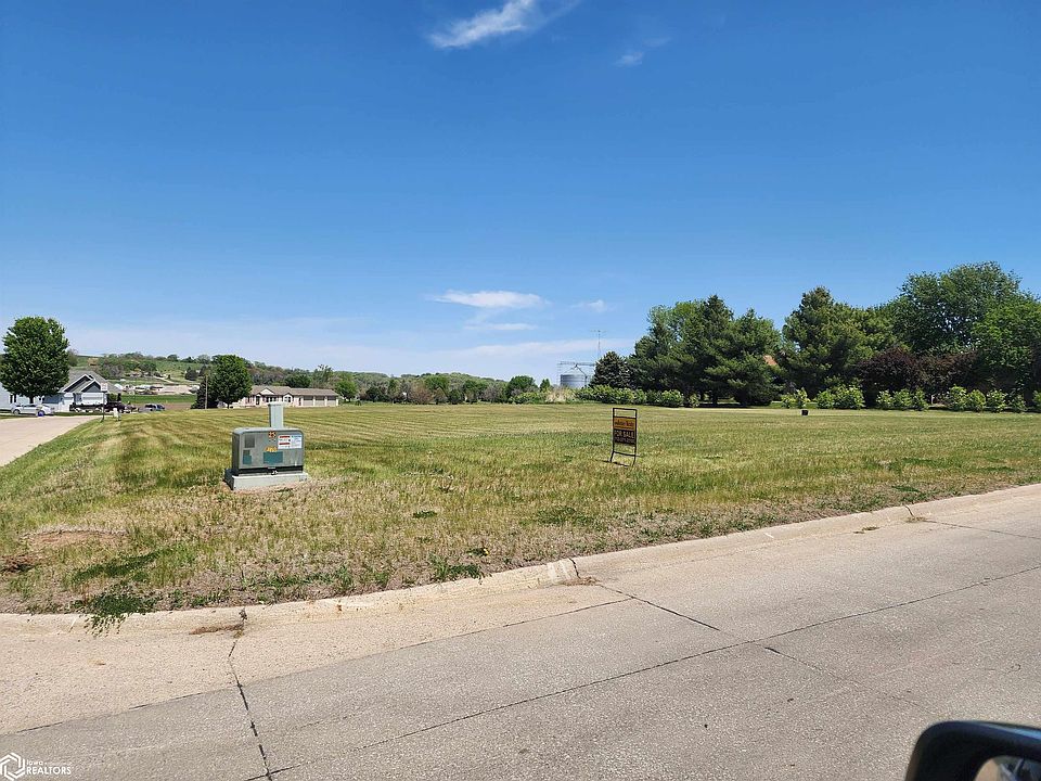 1st image of 460 Pin Oak Dr