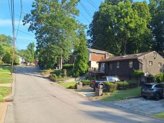 Exterior Neighborhood (street photo)