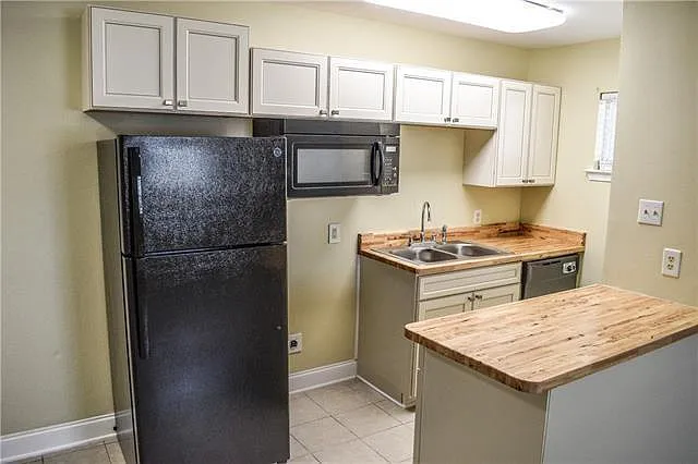 1815 Western Avenue Ext #7 — Photo 3