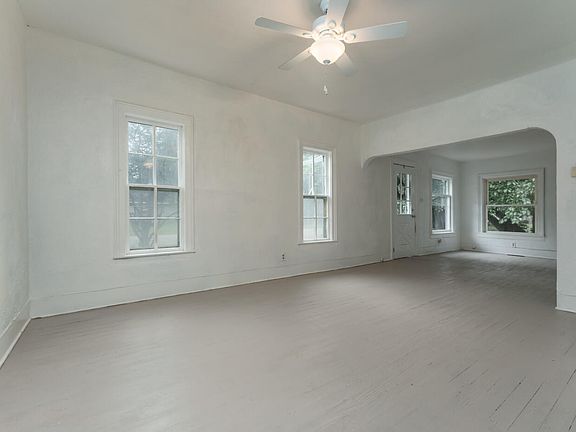 5th image of 623 E Saint Joseph St