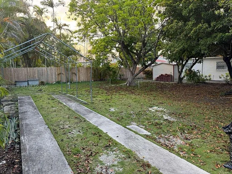 3600 SW 26th St — Photo 15