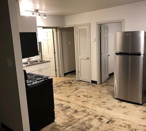 4th image of 4151 Blaine Ave #B