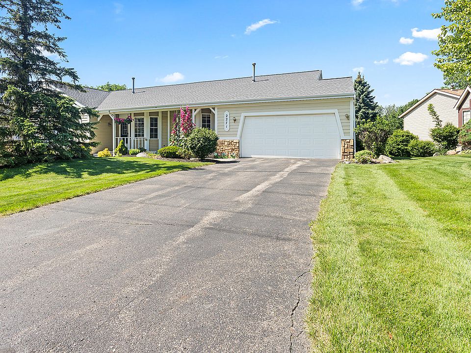 1st image of 2271 Southgate Dr SE
