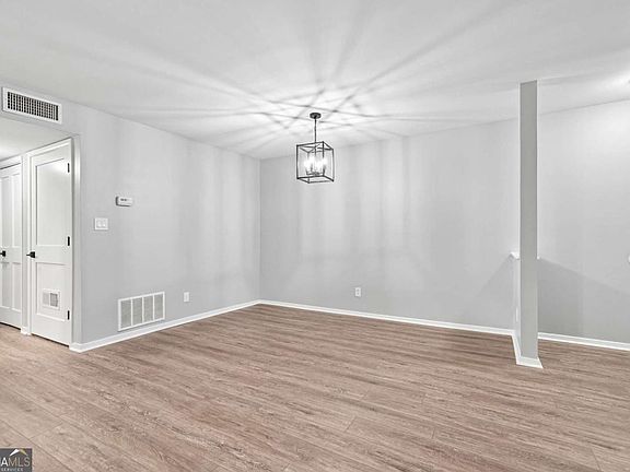 3rd image of 3019 Canyon Point Cir