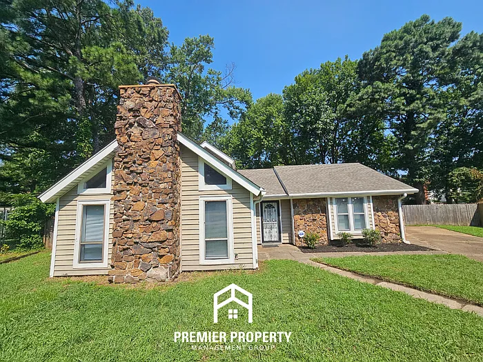 3 bed, 2.0 bath, 1644 sqft, $1,495 — Photo 1