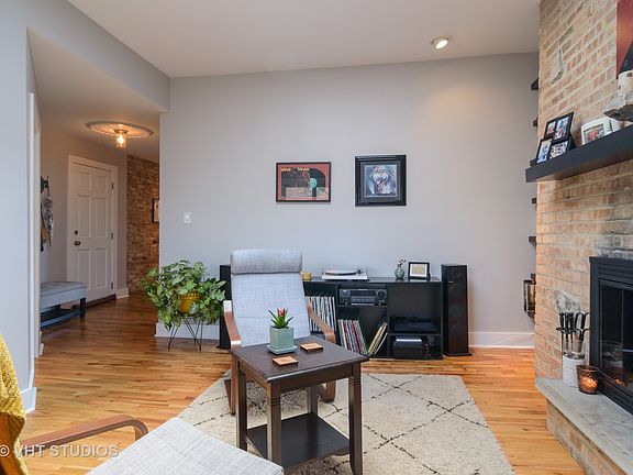 5th image of 3825 N Kenmore Ave #3S