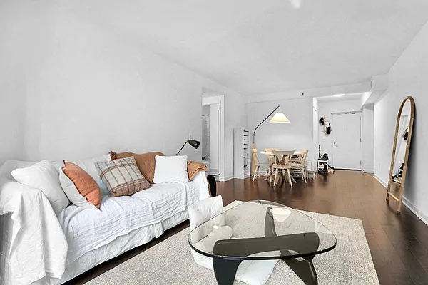 Rented by LW 21 LLC | media 2