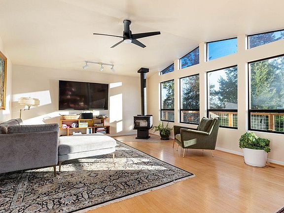 3rd image of 4418 Norris Ln