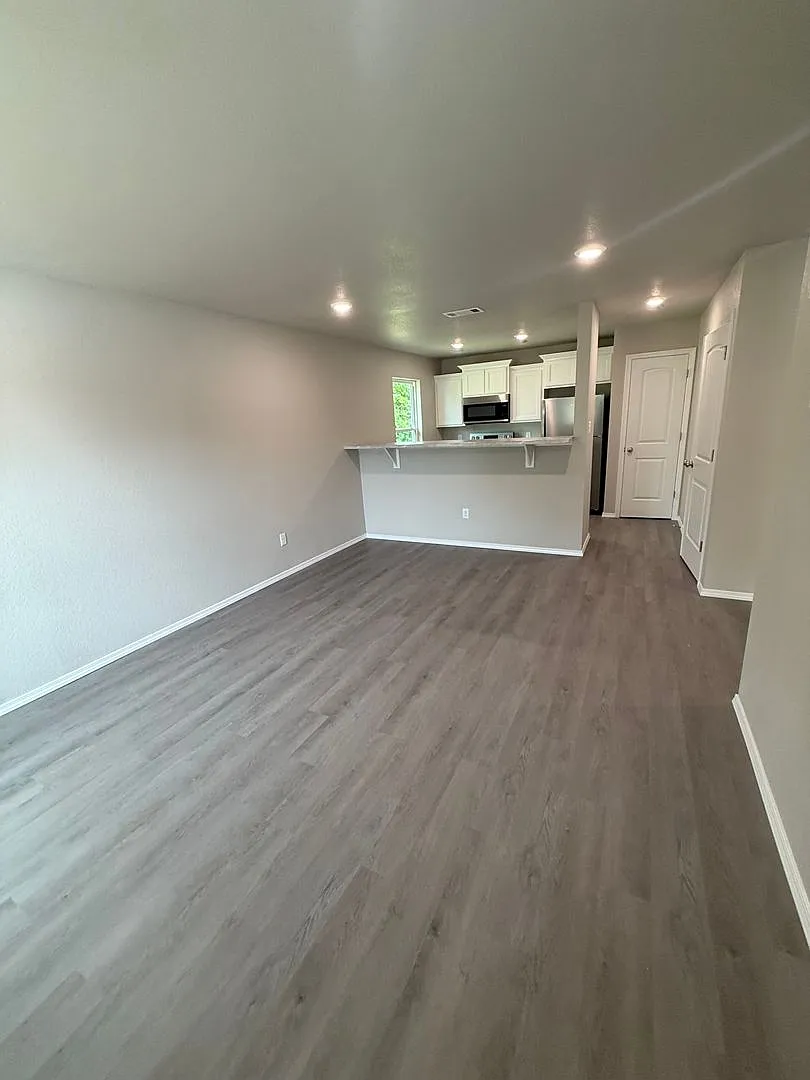 1801 Wirsing Avenue - Duplex — Photo 2