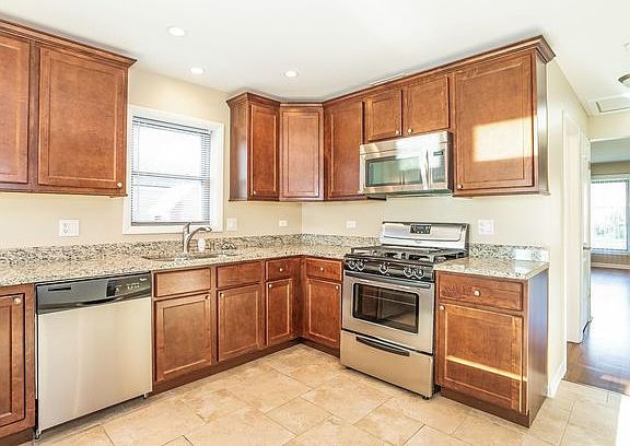 3rd image of 10031 S Kostner Ave