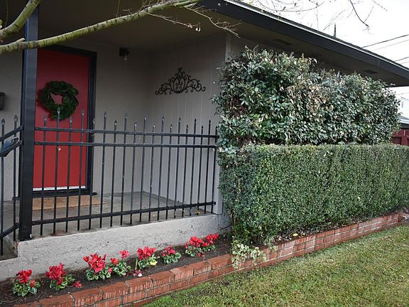 4th image of 528 W Lowell Ave