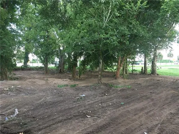 6902 Bunker Hill Rd, New Orleans, LA 70127