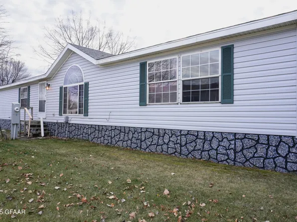 5009 Silver Gate Dr, Grand Forks, ND 58203