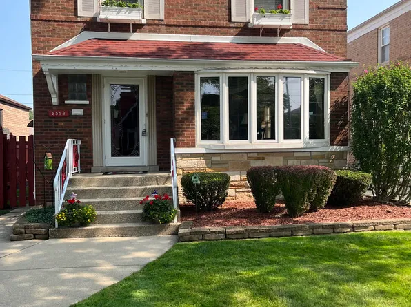 2552 W 104th St, Chicago, IL 60655