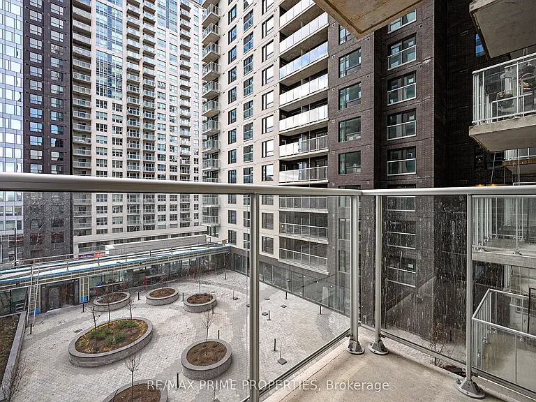 180 George St #508 — Photo 26