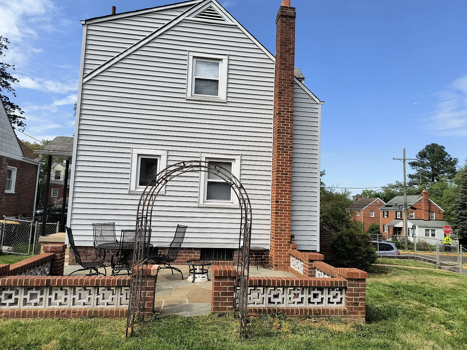 3 bed, 1100 sqft, $2,850 — Photo 3