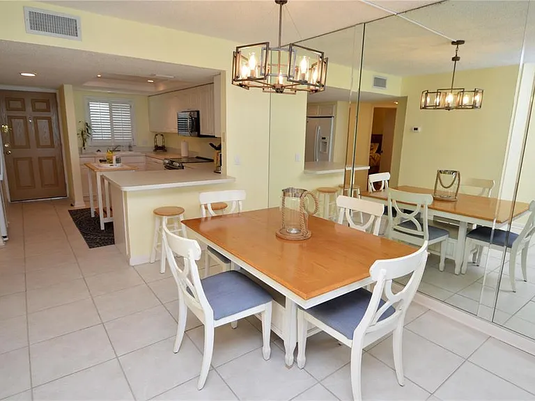18650 Gulf Blvd #305 — Photo 6