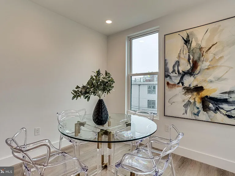 646 Newton Pl NW #303 — Photo 8