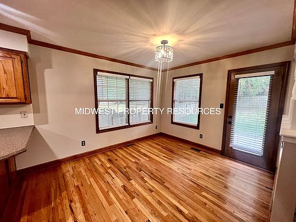 5th image of 304 SE Onyx Dr