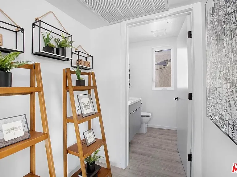 945 N Oxford Ave #2 — Photo 4