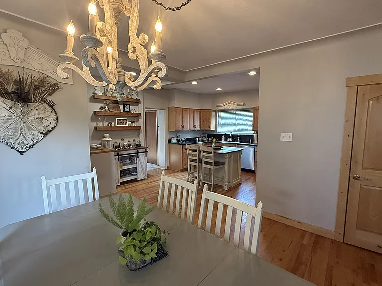 2237 Meade St — Photo 6