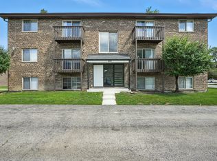 8231 Woodland Dr APT F, Darien, IL 60561