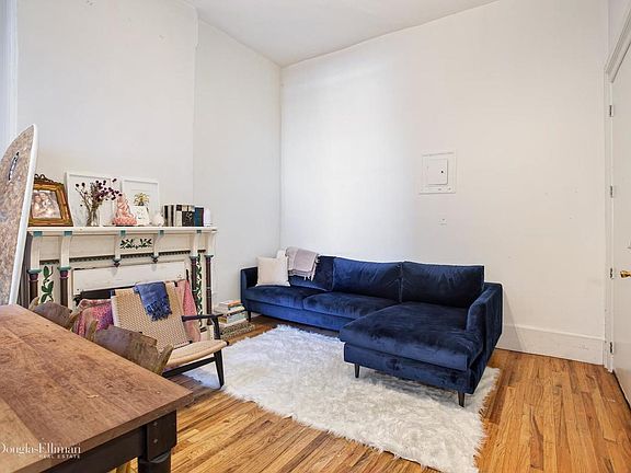 5th image of 1327 Pacific St APT 1R