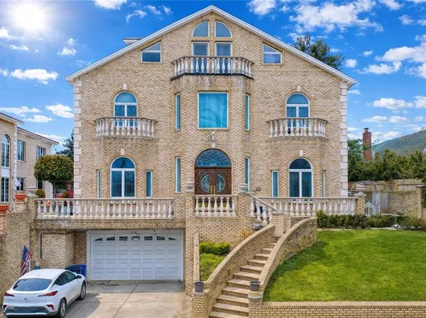 1059 84th St, Brooklyn, NY 11228