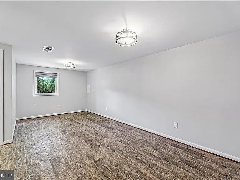 8109 Bainbridge Rd — Photo 18