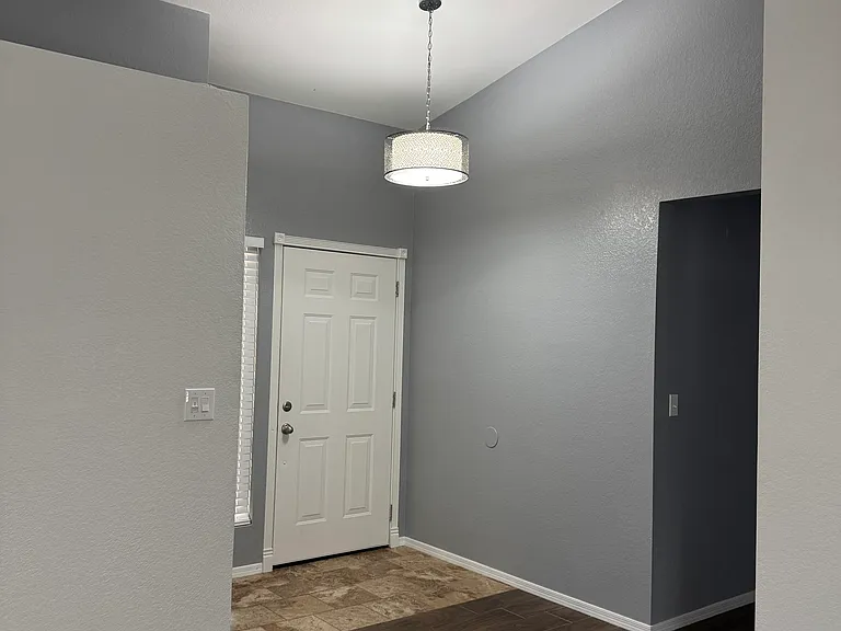 4061 E Taro Ln — Photo 2