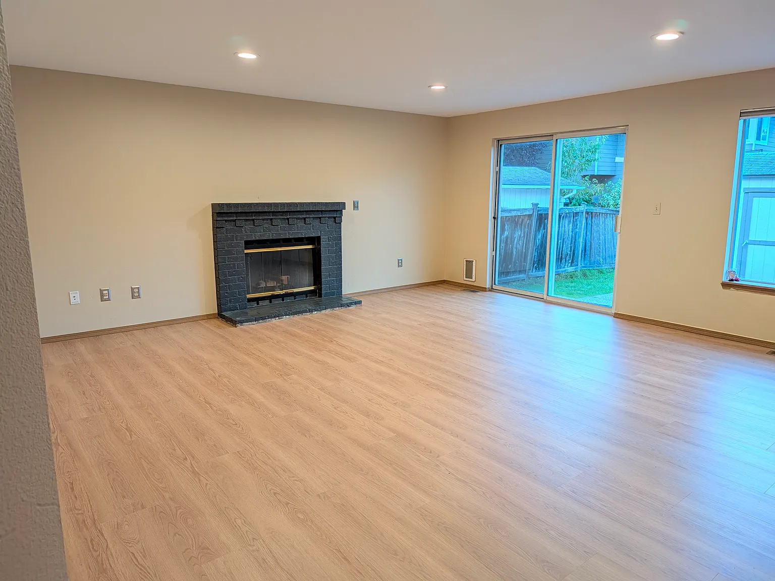 3 bed, 2.5 bath, 1750 sqft, $4,000 — Photo 4