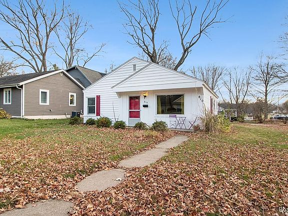 3rd image of 810 Barton Dr