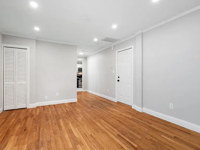 16 Hawthorne St #1 — Photo 7