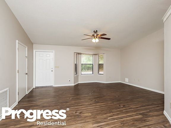4th image of 833 Helm Ave NW