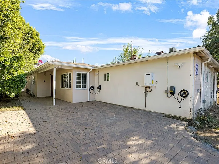7044 White Oak Ave — Photo 2