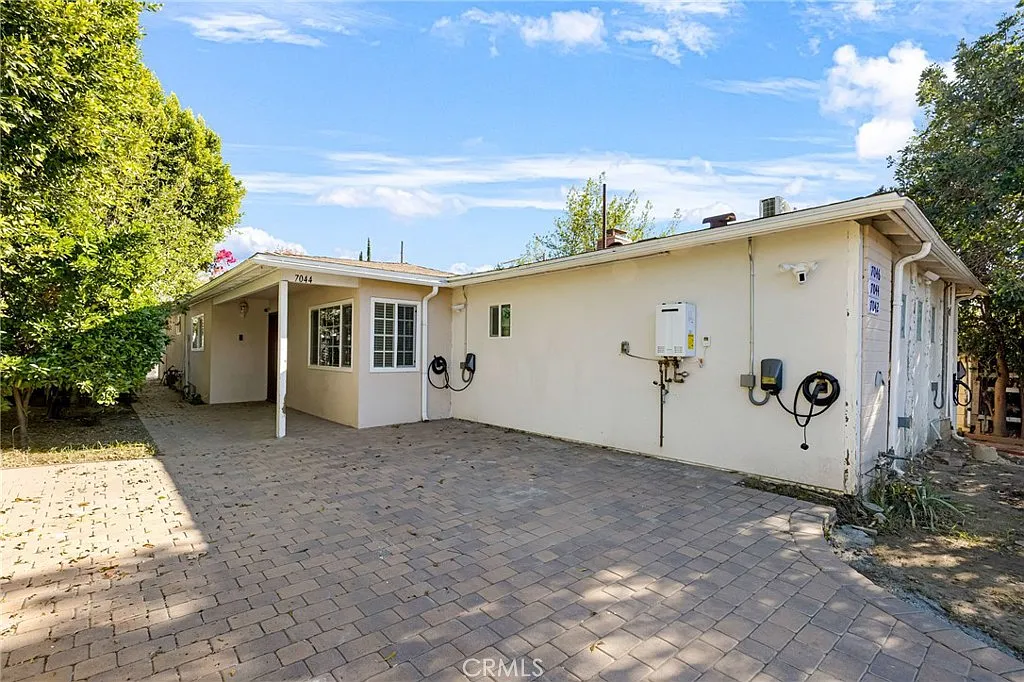 Building Photo - 7044 White Oak Ave