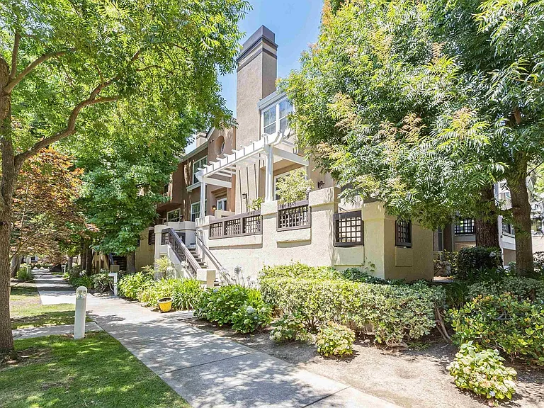 441 Camille Cir #12 — Photo 38