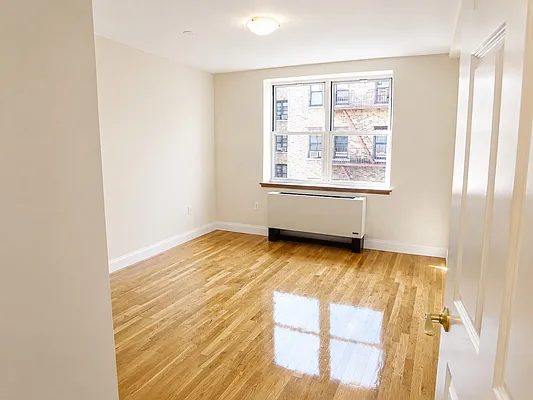 Bedroom, photo 1