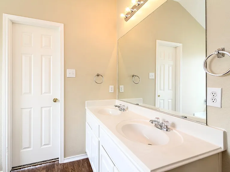 2024 Northridge Dr — Photo 8