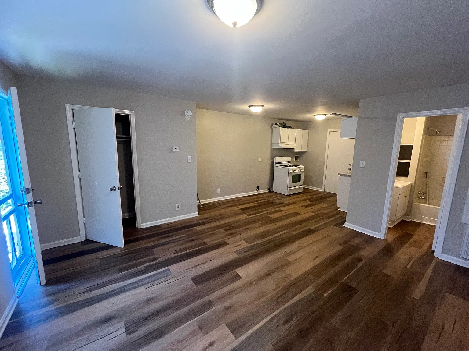 2 bed, 694 sqft, $675 — Photo 2
