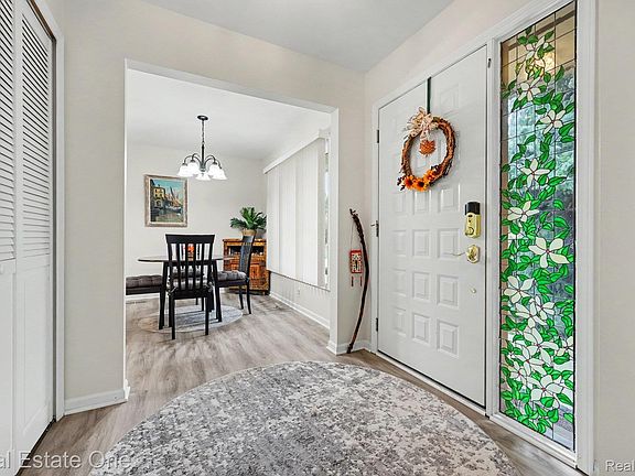 3rd image of 2193 London Bridge Dr