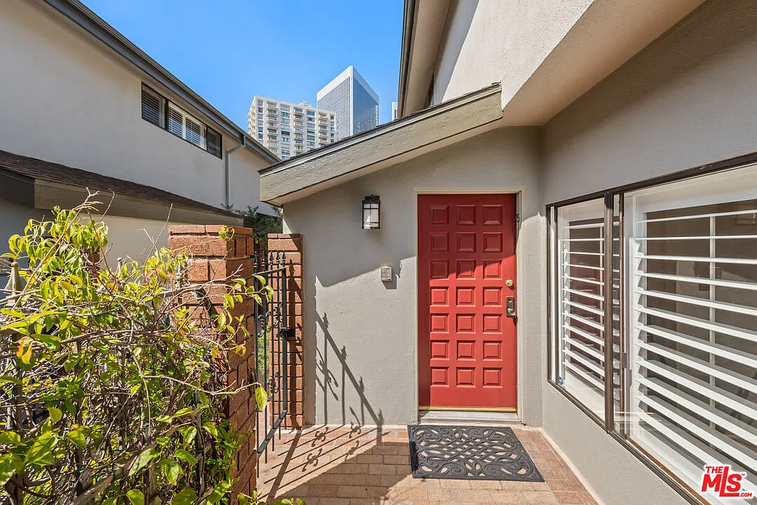 3 bed, 2.5 bath, 2020 sqft, $6,950 — Photo 3