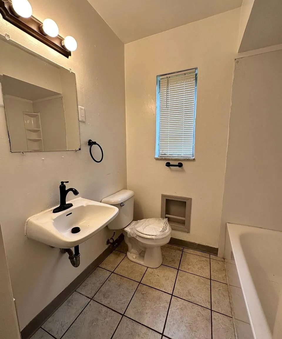 2 bed, 1000 sqft, $1,000 — Photo 4