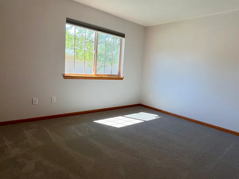 600 Colton Cir NE — Photo 11