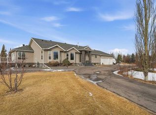 24 E Silvertip Dr, Foothills No. 31, AB T1V 1Z1