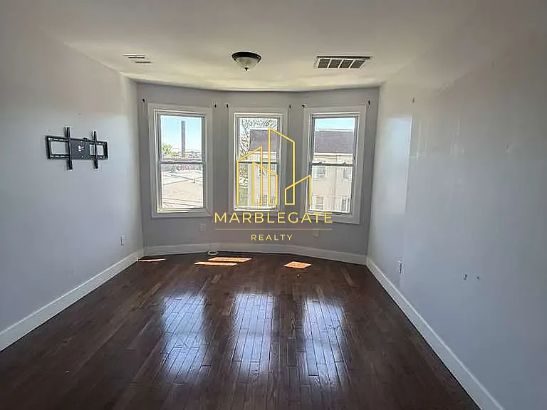 179 21st St #33 — Photo 11