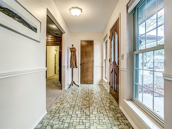 2nd image of 2501 Teakwood Ln