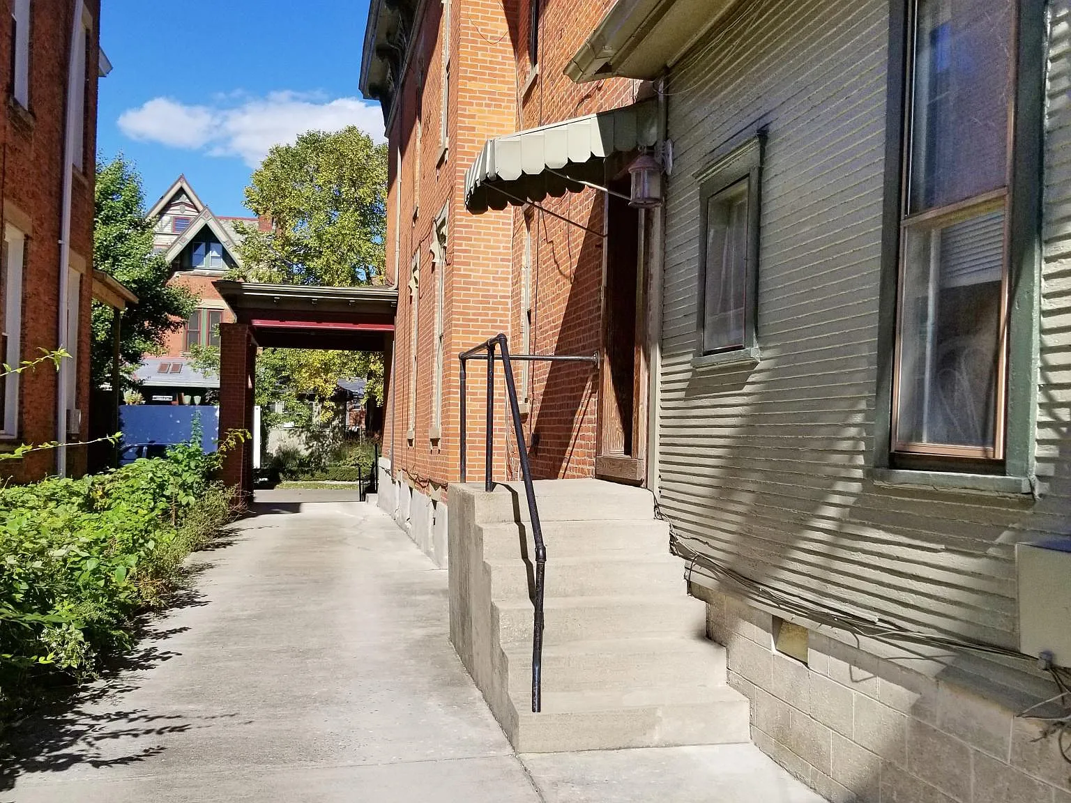 3 bed, 1241 sqft, $1,785 — Photo 2