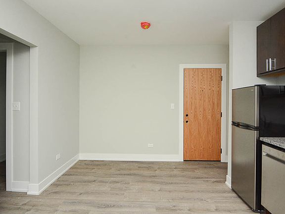 4th image of 429.5 W Belden Ave #D603b